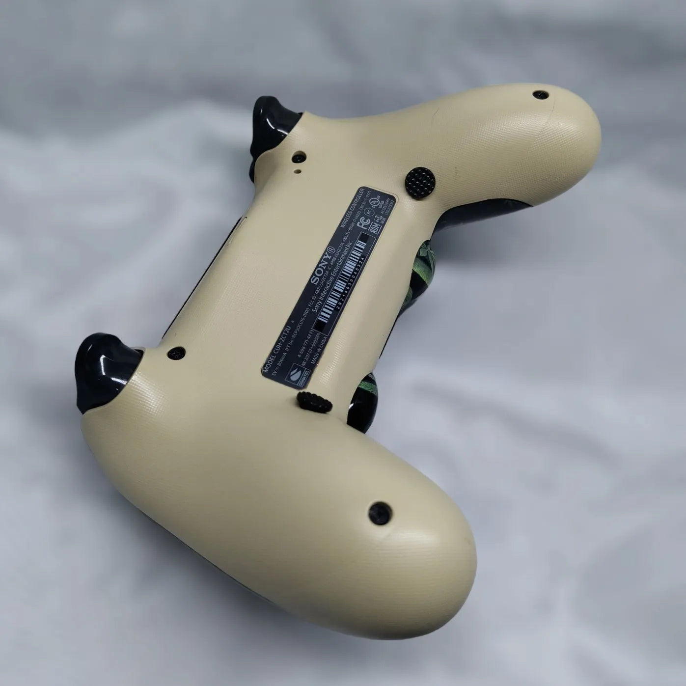 Dualshock 4 “Mary Jane”