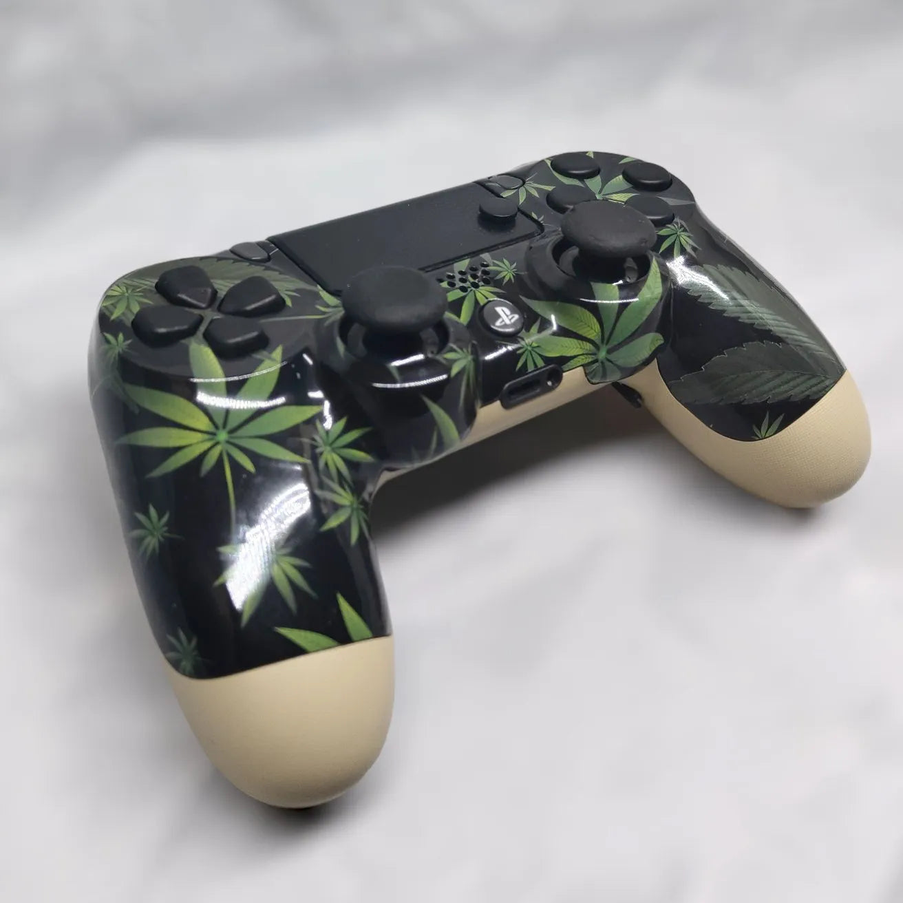 Dualshock 4 “Mary Jane”